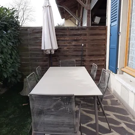 32 Rue Du Huit Mai Hébergement de vacances *