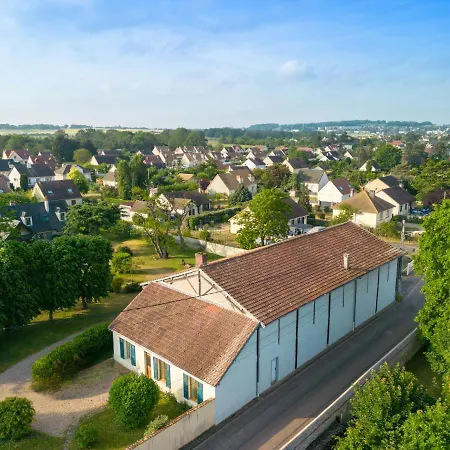 32 Rue Du Huit Mai Holiday home Freneuse (Yvelines)